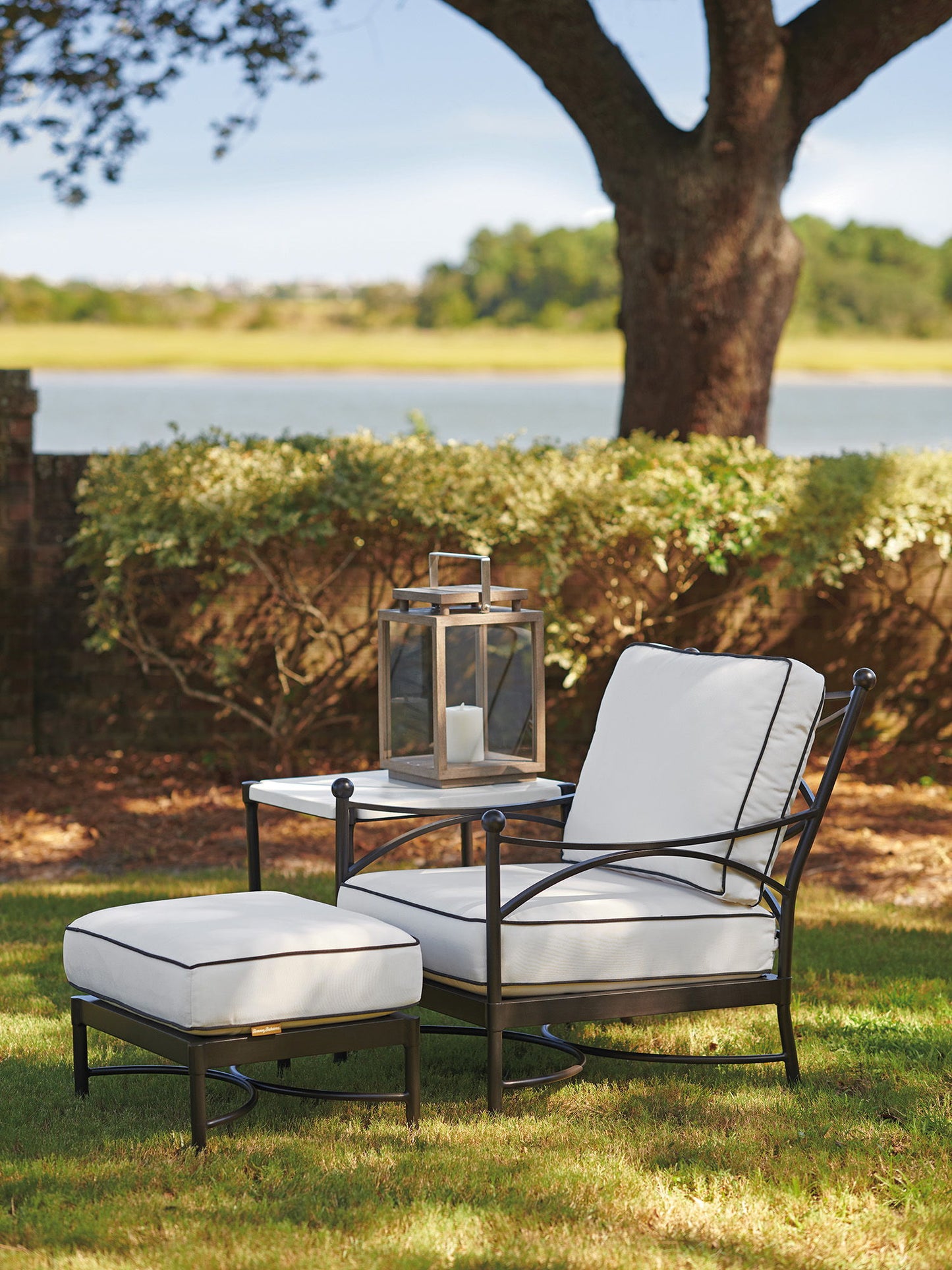 Pavlova - 36" Lounge Chair - White