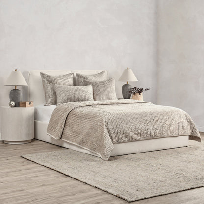 Bari - Velvet Quilt - Pebble